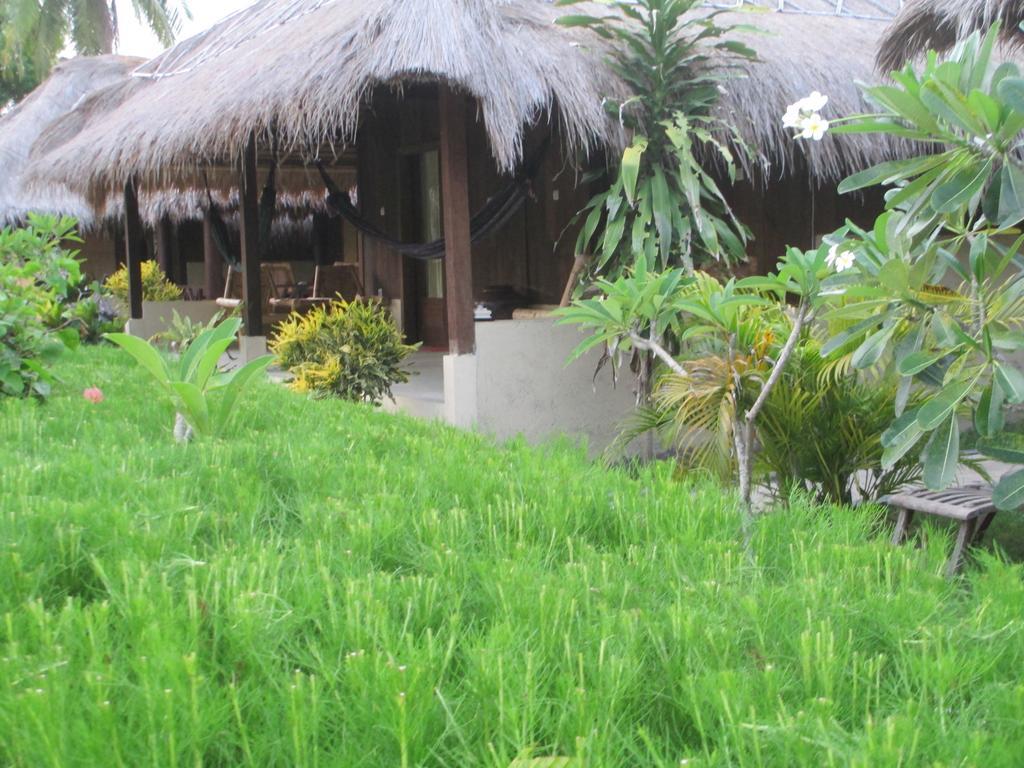 Selong Belanak Bungalows Exteriör bild