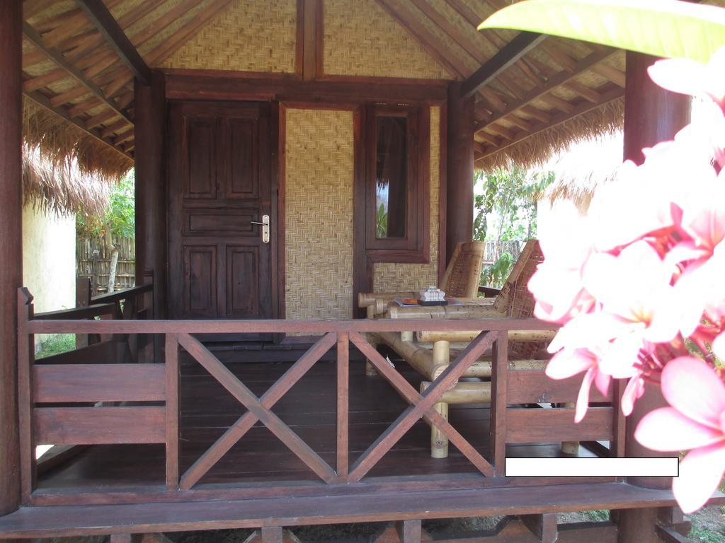Selong Belanak Bungalows Exteriör bild